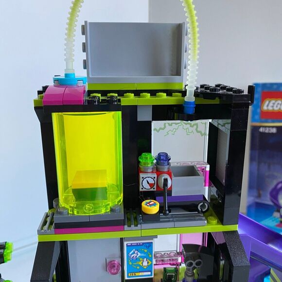 LEGO DC Super Hero Girls Lena Luthor Kryptomite Factory 41238 Building‎ Retired - Picture 9 of 12